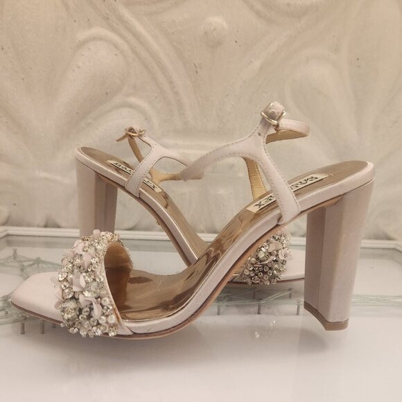 Badgley Mischka Light Lilac Embellished Heeled Sandals. NWT. Size 6 - Picture 9 of 10